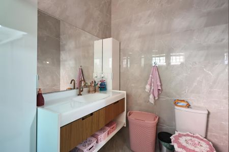 Casa à venda com 230m², 3 quartos e 5 vagasBanheiro da Suíte 1