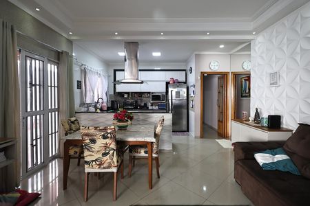 Casa à venda com 230m², 3 quartos e 5 vagasSala