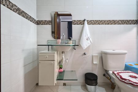 Casa à venda com 230m², 3 quartos e 5 vagasBanheiro da Suíte 2