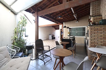 Casa à venda com 230m², 3 quartos e 5 vagasÁrea gourmet