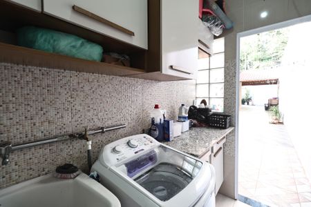 Casa à venda com 230m², 3 quartos e 5 vagasÁrea de Serviço