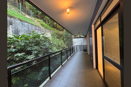 Apartamento à venda com 147m², 3 quartos e 1 vaga Apartamento à venda com 147m², 3 quartos e 1 vagaVaranda da sala