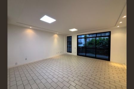 Apartamento à venda com 147m², 3 quartos e 1 vaga Apartamento à venda com 147m², 3 quartos e 1 vagaSala