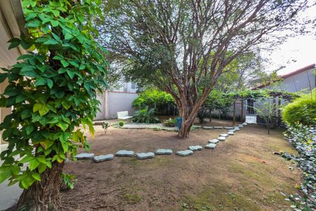 Casa para alugar com 220m², 5 quartos e 6 vagasQuintal