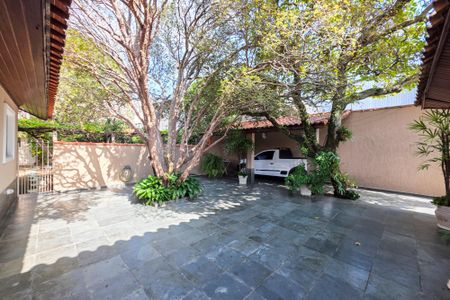 Casa para alugar com 220m², 5 quartos e 6 vagasQuintal