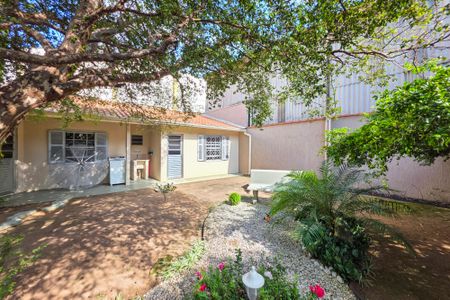 Casa para alugar com 220m², 5 quartos e 6 vagasQuintal