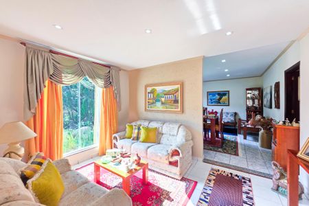 Casa para alugar com 220m², 5 quartos e 6 vagasSala