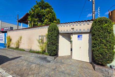 Casa para alugar com 220m², 5 quartos e 6 vagasFachada