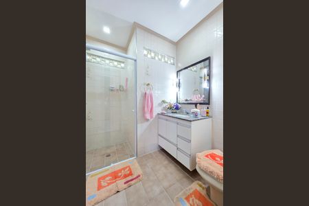 Casa para alugar com 220m², 5 quartos e 6 vagasBanheiro