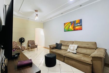 Casa à venda com 181m², 3 quartos e 2 vagasSala