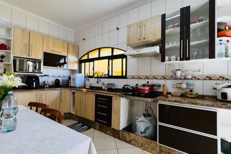 Casa à venda com 181m², 3 quartos e 2 vagasCozinha e Área de Serviço