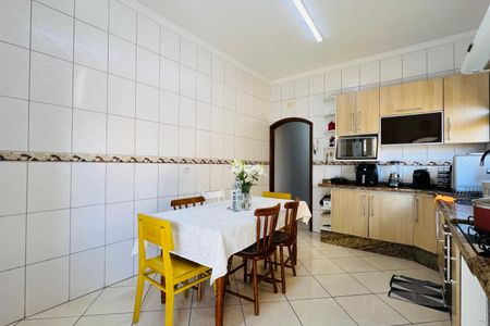 Casa à venda com 181m², 3 quartos e 2 vagasCozinha e Área de Serviço