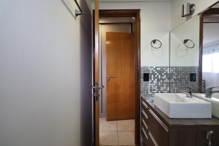 Apartamento à venda com 70m², 2 quartos e 2 vagasBanheiro da Suíte
