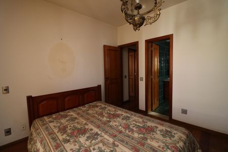 Apartamento à venda com 190m², 4 quartos e 2 vagasSuíte 1