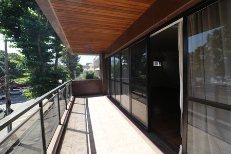 Apartamento à venda com 190m², 4 quartos e 2 vagasÁrea Externa