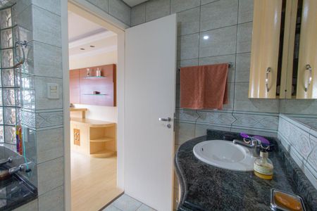 Apartamento à venda com 121m², 3 quartos e 1 vaga Apartamento à venda com 121m², 3 quartos e 1 vagaBanheiro da Suíte