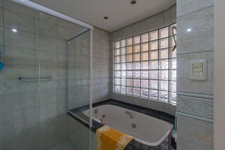 Apartamento à venda com 121m², 3 quartos e 1 vaga Apartamento à venda com 121m², 3 quartos e 1 vagaBanheiro da Suíte