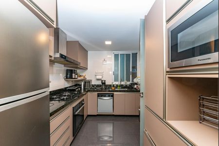 Apartamento à venda com 114m², 4 quartos e 2 vagasCozinha