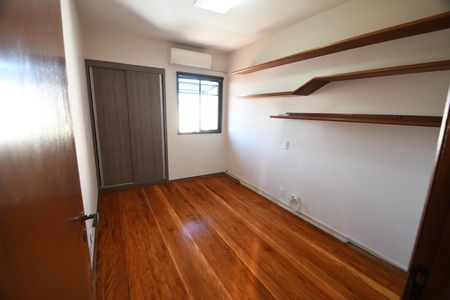 Apartamento para alugar com 77m², 2 quartos e 1 vagaQuarto 1
