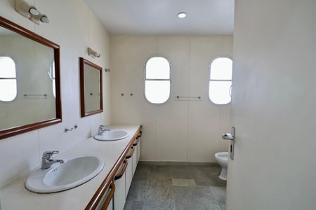 Apartamento para alugar com 217m², 4 quartos e 1 vagaBanheiro da Suíte 1