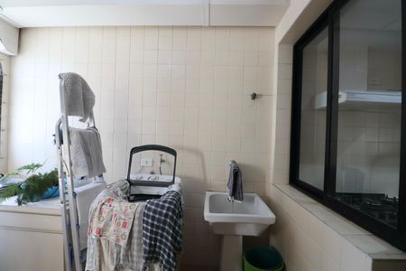 Apartamento para alugar com 217m², 4 quartos e 1 vagaÁrea de Serviço