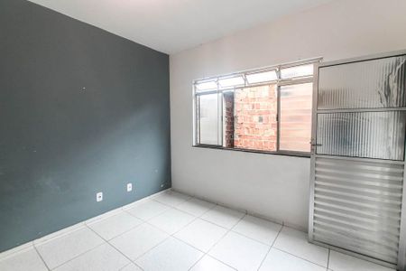 Casa para alugar com 58m², 1 quarto e sem vaga Casa para alugar com 58m², 1 quarto e sem vagaSala