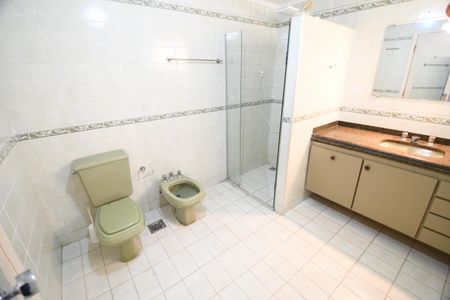 Apartamento à venda com 137m², 3 quartos e 2 vagasBanheiro da Suíte