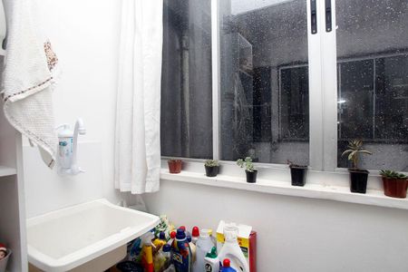 Apartamento à venda com 56m², 2 quartos e sem vagaCozinha + Área de Serviço