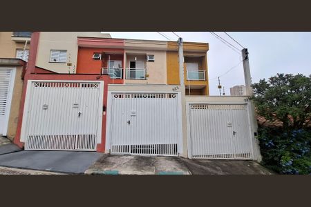 Casa à venda com 129m², 3 quartos e 2 vagas Casa à venda com 129m², 3 quartos e 2 vagasFachada