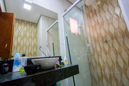 Casa à venda com 129m², 3 quartos e 2 vagas Casa à venda com 129m², 3 quartos e 2 vagasBanheiro