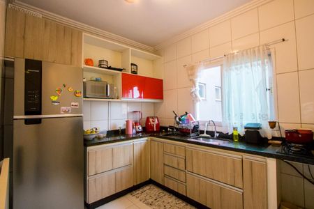 Casa à venda com 129m², 3 quartos e 2 vagas Casa à venda com 129m², 3 quartos e 2 vagasCozinha