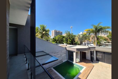 Apartamento à venda com 297m², 4 quartos e 3 vagas Apartamento à venda com 297m², 4 quartos e 3 vagasVaranda da Suíte 4