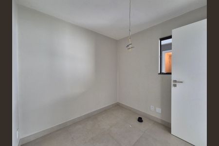 Apartamento à venda com 297m², 4 quartos e 3 vagas Apartamento à venda com 297m², 4 quartos e 3 vagasQuarto de Serviço