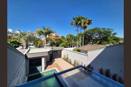 Apartamento à venda com 297m², 4 quartos e 3 vagas Apartamento à venda com 297m², 4 quartos e 3 vagasVaranda da Suíte 4