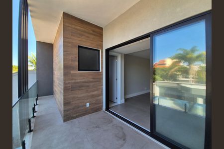 Apartamento à venda com 297m², 4 quartos e 3 vagas Apartamento à venda com 297m², 4 quartos e 3 vagasVaranda da Suíte 4