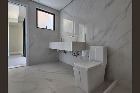 Apartamento à venda com 297m², 4 quartos e 3 vagas Apartamento à venda com 297m², 4 quartos e 3 vagasBanheiro da Suíte 4