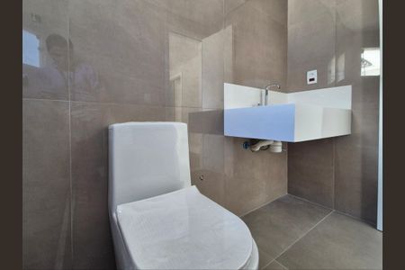 Apartamento à venda com 297m², 4 quartos e 3 vagas Apartamento à venda com 297m², 4 quartos e 3 vagasBanheiro da Suíte 2