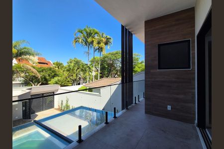 Apartamento à venda com 297m², 4 quartos e 3 vagas Apartamento à venda com 297m², 4 quartos e 3 vagasVaranda da Suíte 4