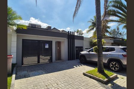 Apartamento à venda com 297m², 4 quartos e 3 vagas Apartamento à venda com 297m², 4 quartos e 3 vagasFachada e placa