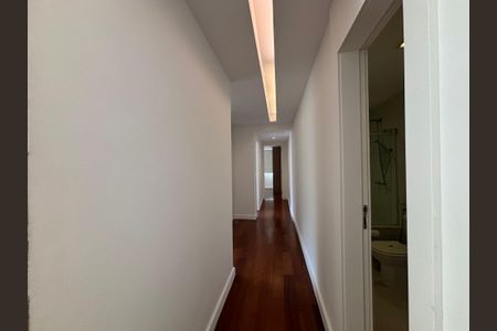 Apartamento à venda com 274m², 4 quartos e 2 vagasCorredor