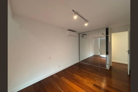 Apartamento à venda com 274m², 4 quartos e 2 vagasQuarto 2