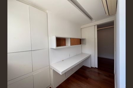 Apartamento à venda com 274m², 4 quartos e 2 vagasQuarto 1