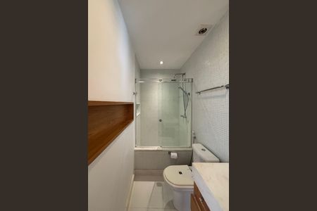 Apartamento à venda com 274m², 4 quartos e 2 vagasBanheiro social