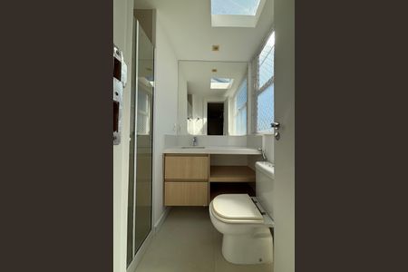 Apartamento à venda com 274m², 4 quartos e 2 vagasBanheiro da Suíte 1