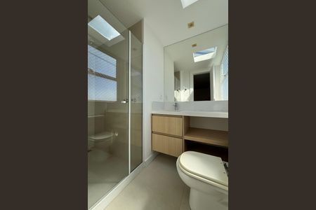 Apartamento à venda com 274m², 4 quartos e 2 vagasBanheiro da Suíte 1