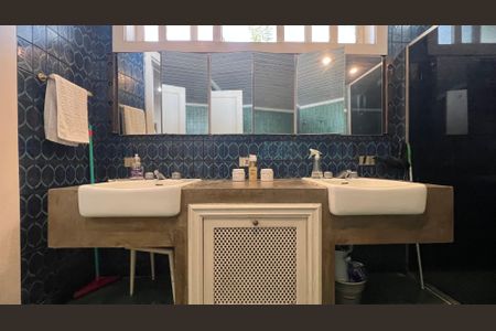 Casa para alugar com 500m², 5 quartos e 8 vagasBanheiro da Suíte 3