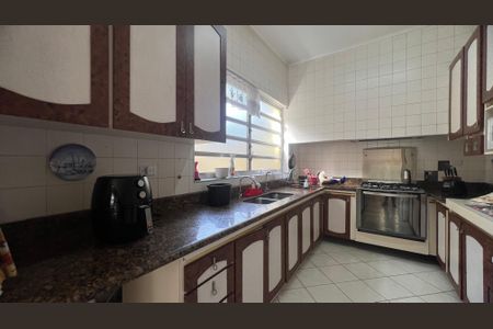 Casa para alugar com 500m², 5 quartos e 8 vagasCozinha