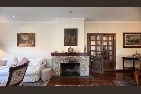 Casa para alugar com 500m², 5 quartos e 8 vagasSala de TV