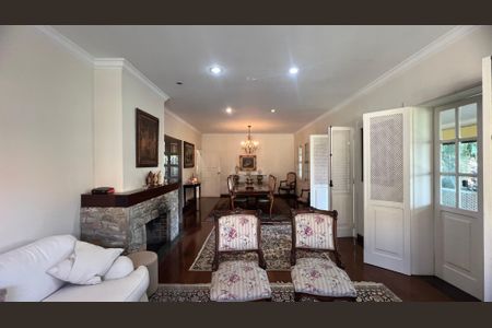 Casa para alugar com 500m², 5 quartos e 8 vagasSala de TV