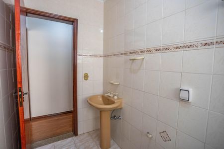 Casa à venda com 190m², 3 quartos e 2 vagas Casa à venda com 190m², 3 quartos e 2 vagasBanheiro social 2
